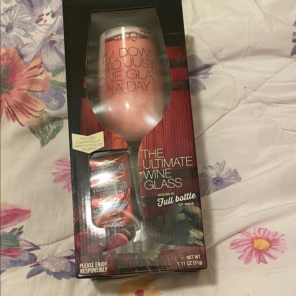 Ardell Pink Ultimate Wine Glass with Chocolates